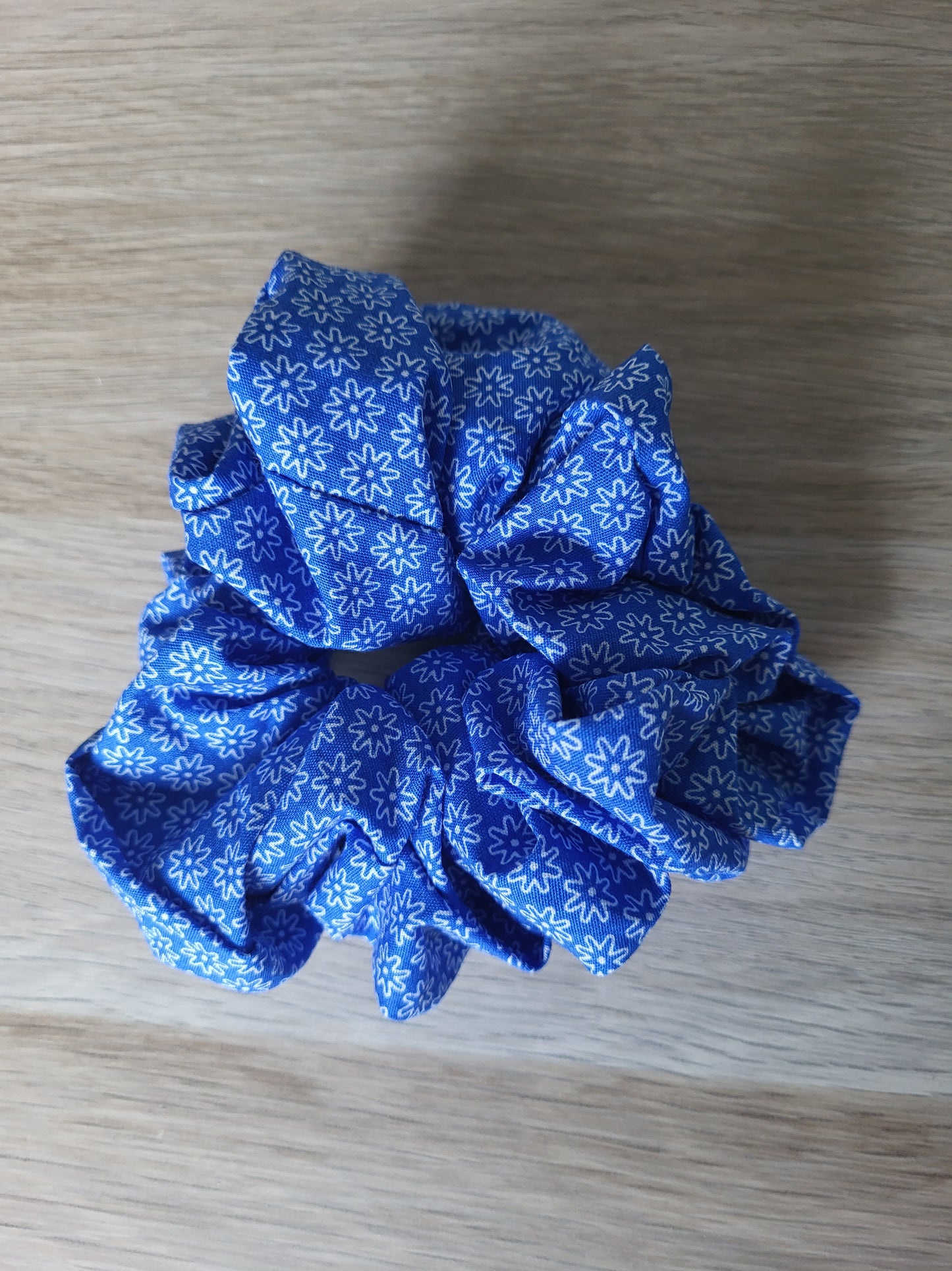 Chouchou bleu à fleur