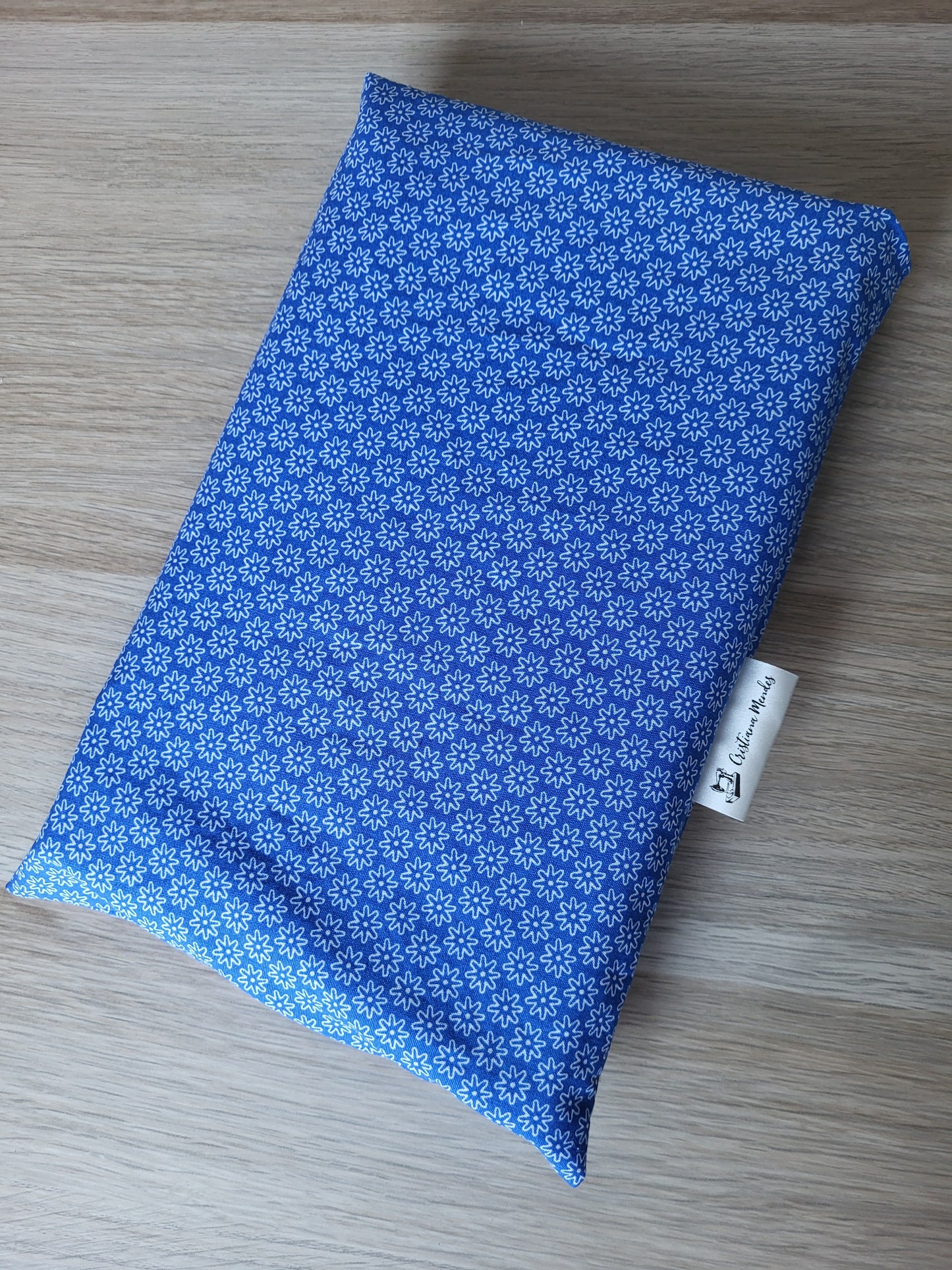 Housse bleu à fleur blanche